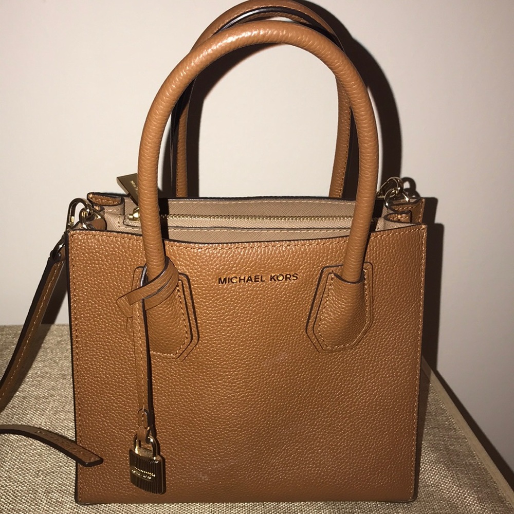 Beautiful MK small Hamilton tote♥️